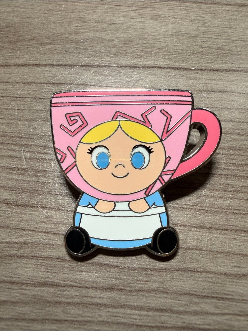 Disney Pins Alice with Pink Tea Cup Hat